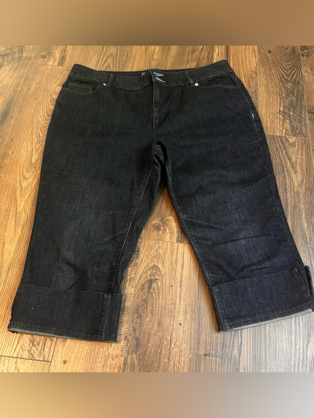 Simply Vera Vera Wang Dark Wash Cuffed Capri Jeans 16P Classic Minimalist Casual